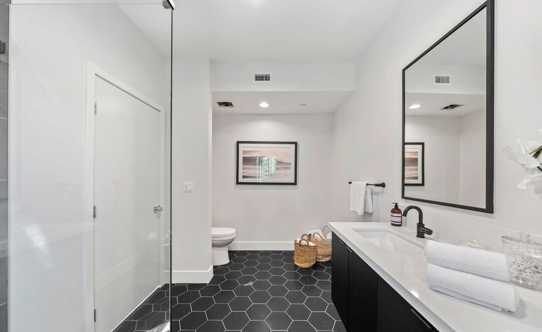 3d-interior-bathroom-design-rendering-townhome-st-petersburg-florida